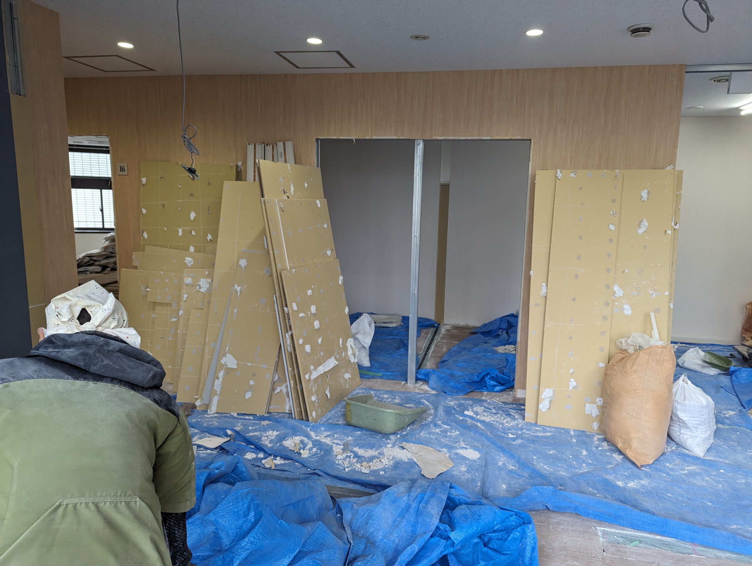 神奈川県横浜市桜木町　店舗間仕切り壁解体及び復旧工事 解体工事