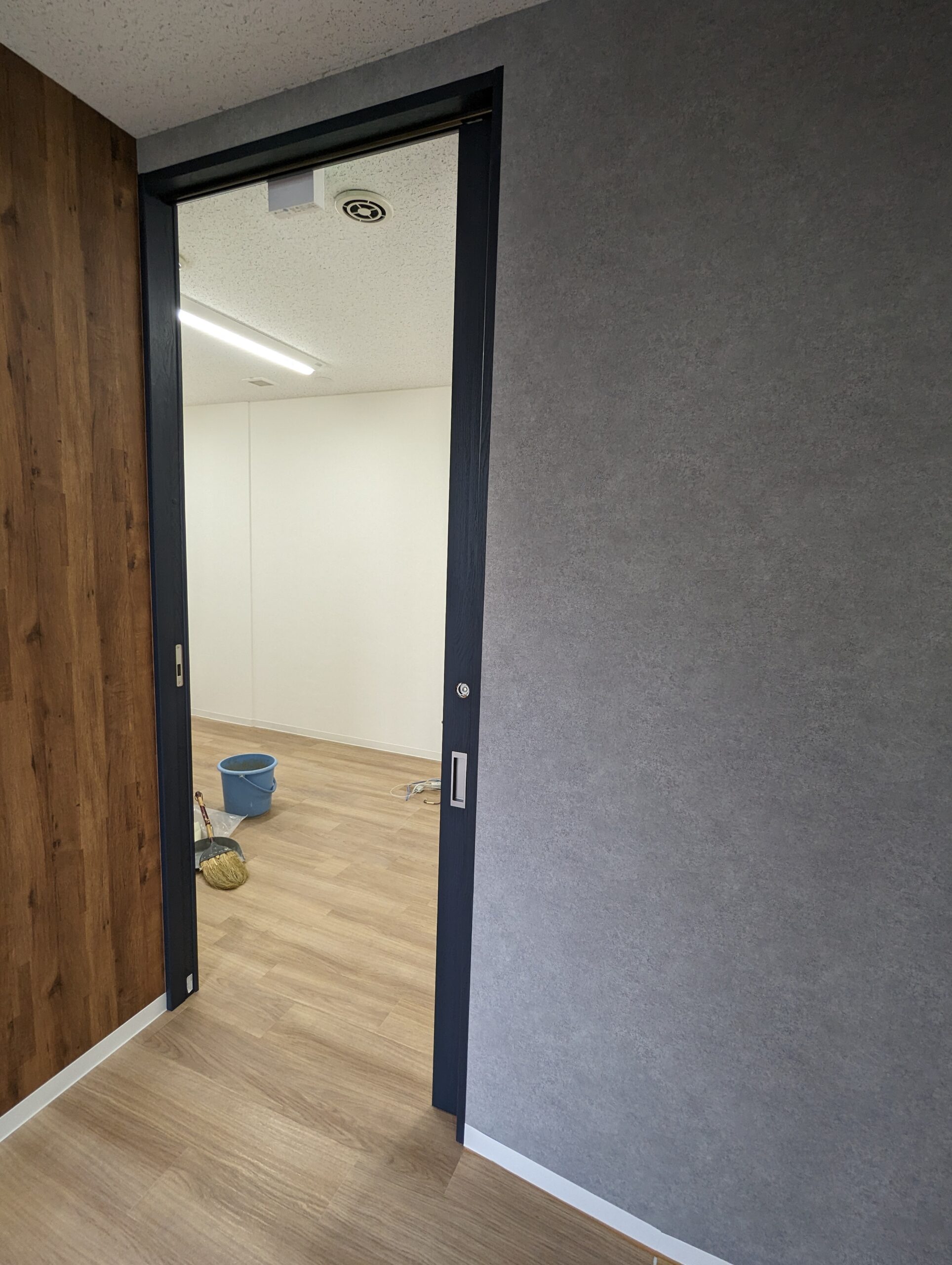 神奈川県横浜市桜木町　店舗間仕切り壁解体及び復旧工事 復旧後