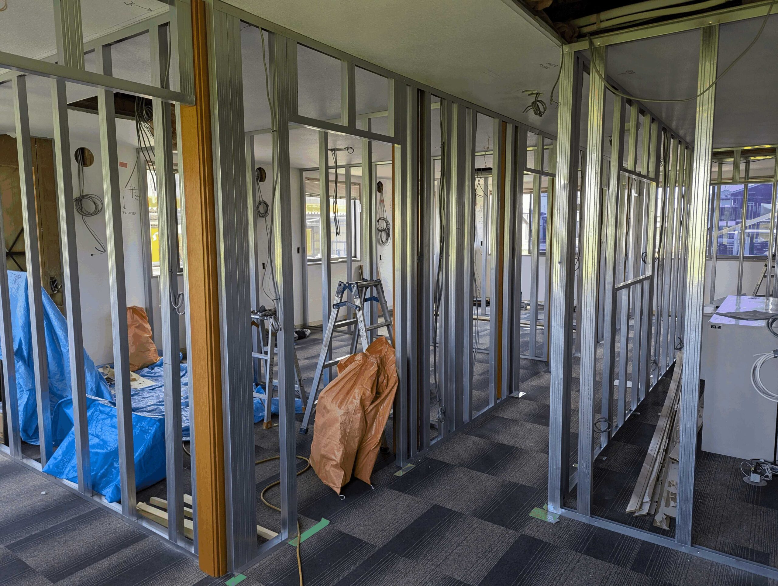 栃木県那須塩原市西那須野町　間仕切り工事　軽天下地工事