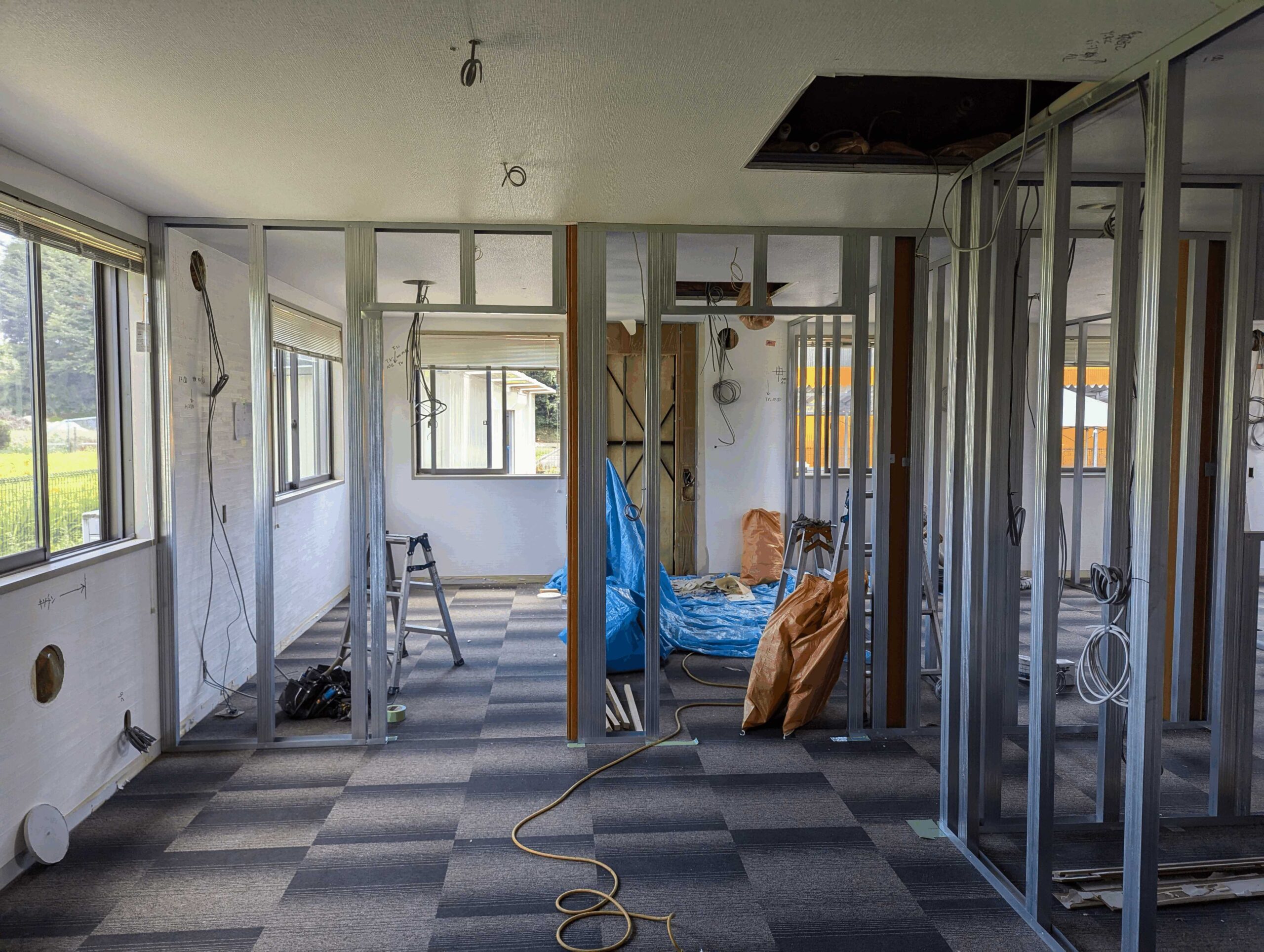 栃木県那須塩原市西那須野町　間仕切り工事　軽天下地工事