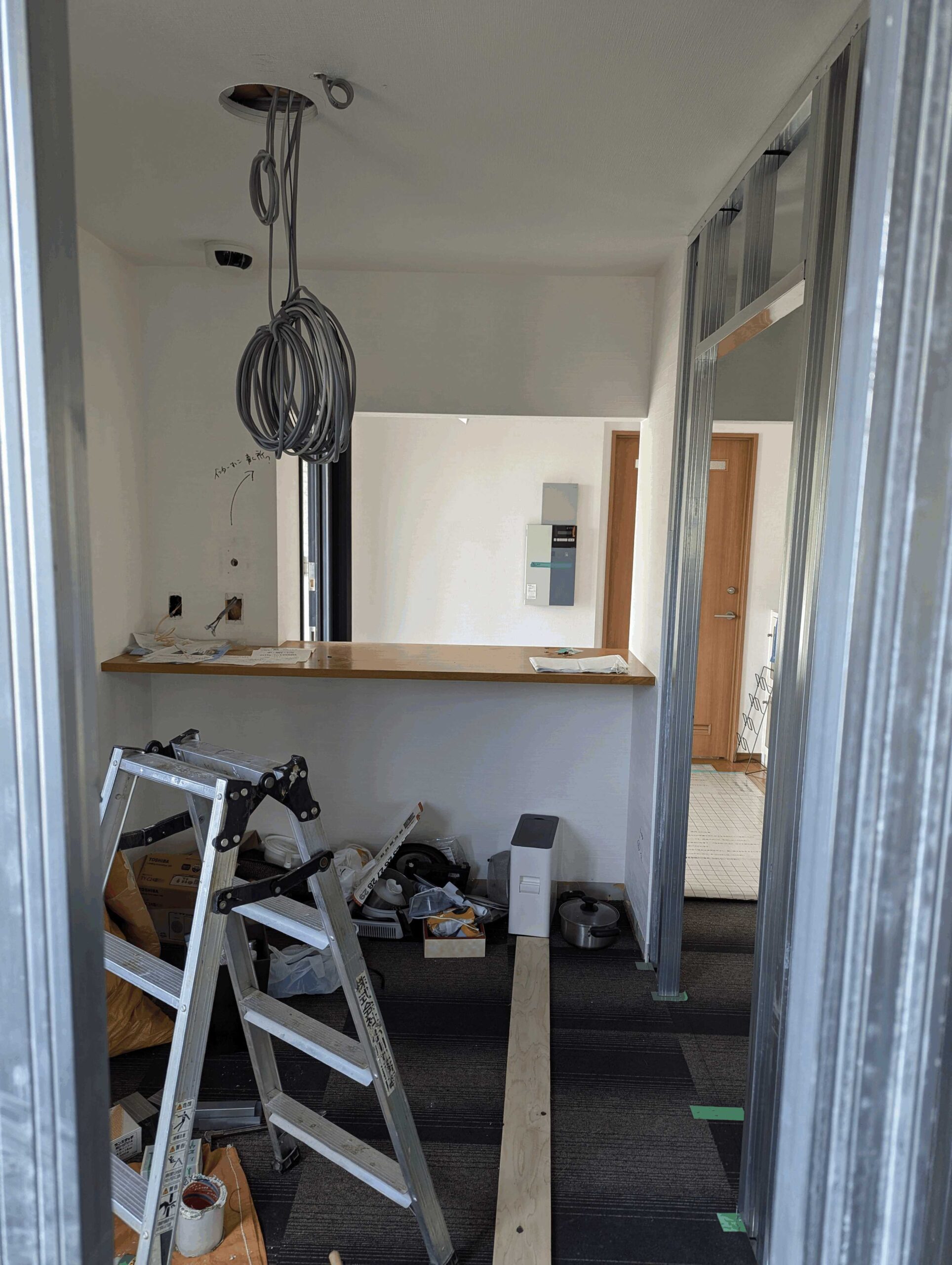 栃木県那須塩原市西那須野町　間仕切り工事　軽天下地工事