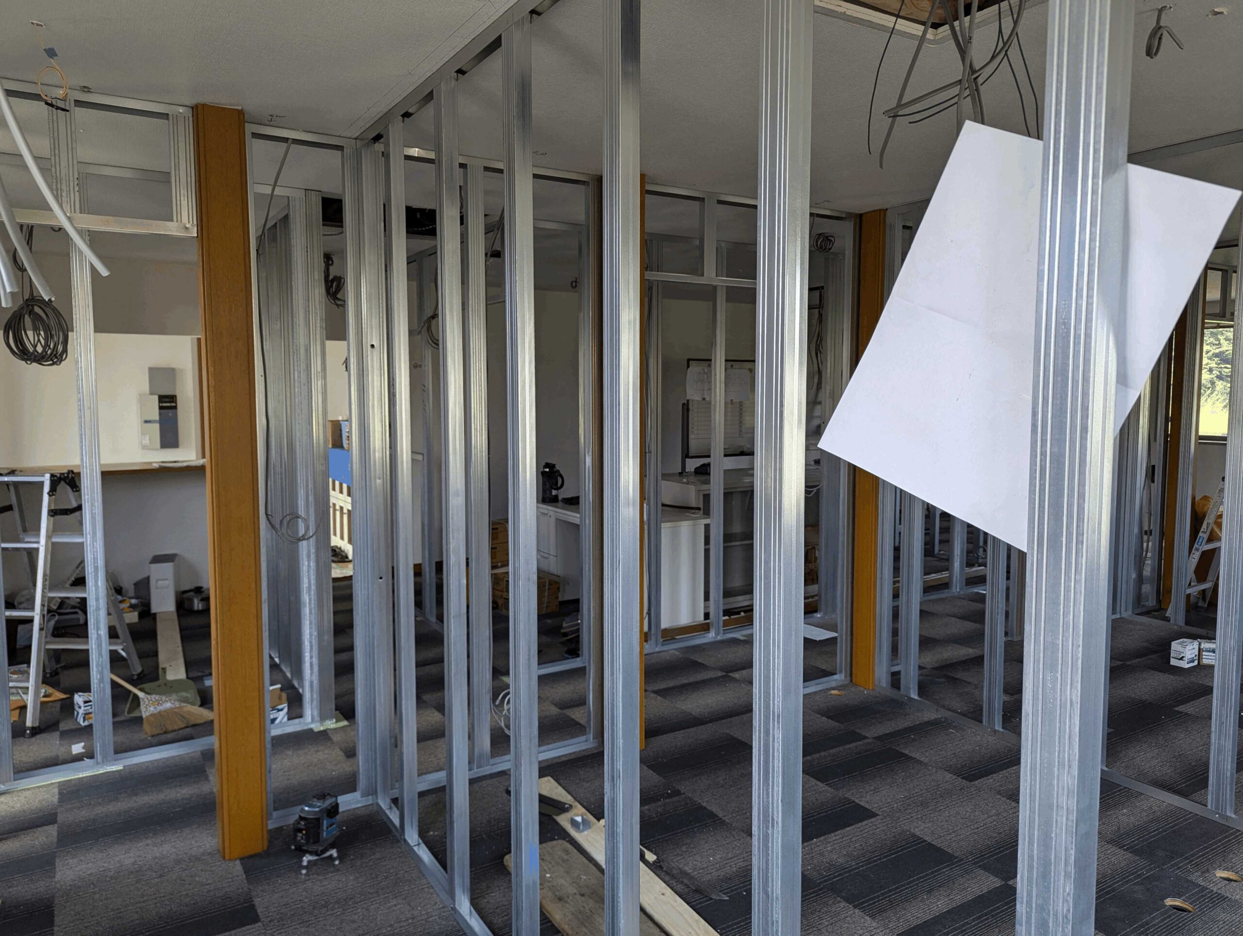 栃木県那須塩原市西那須野町　間仕切り工事　軽天下地工事