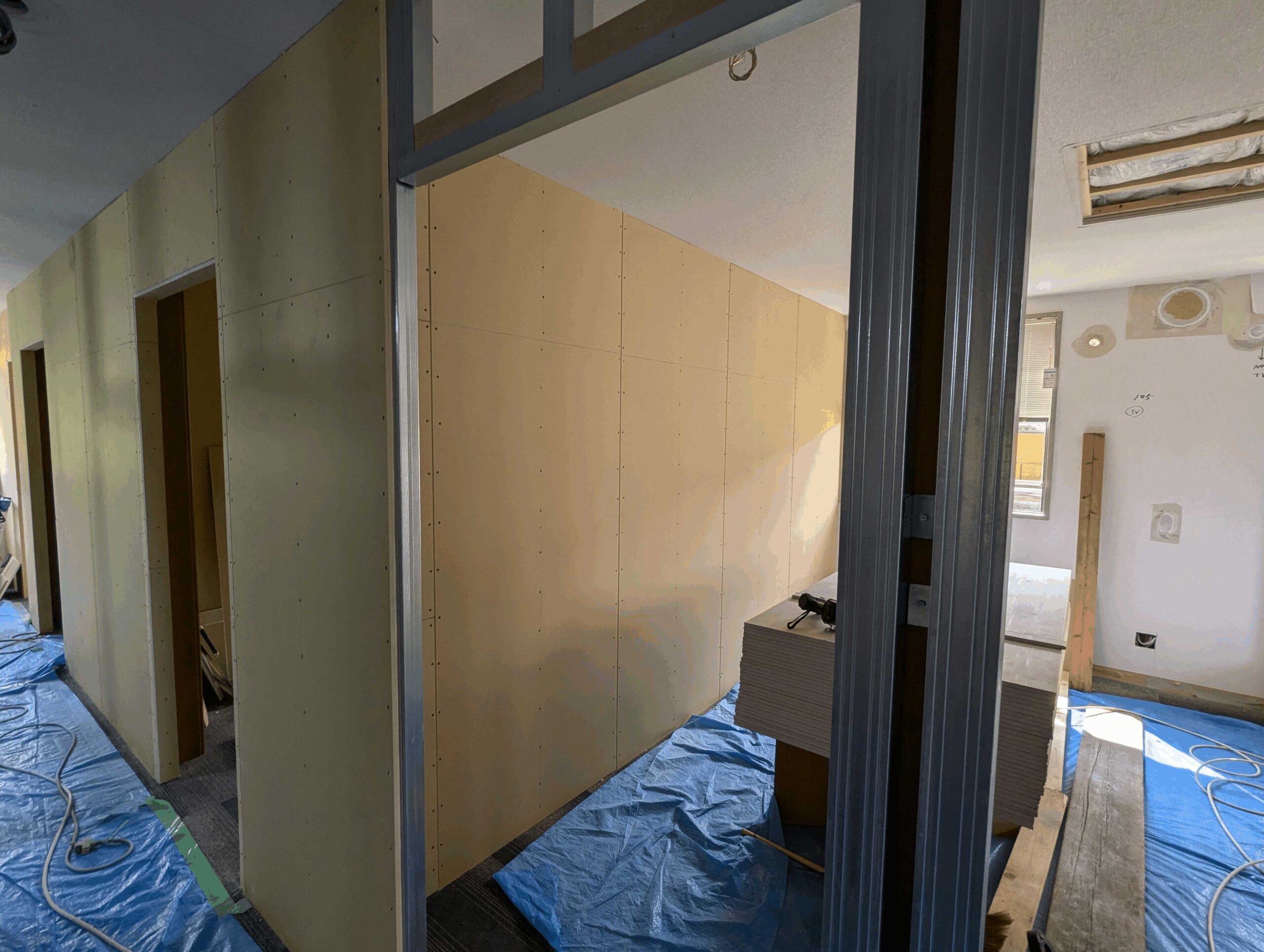 栃木県那須塩原市西那須野町　間仕切り工事　木工事