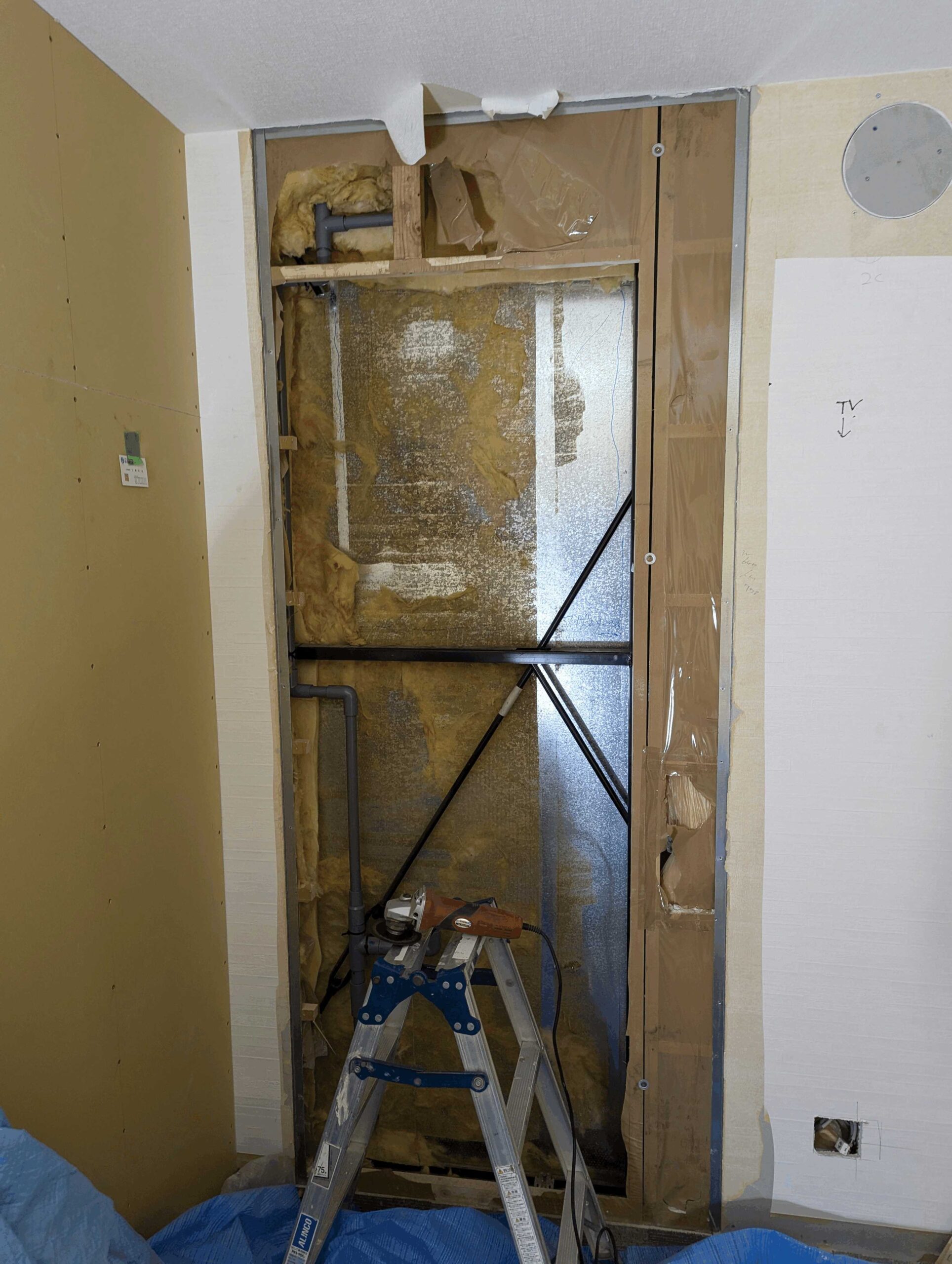 栃木県那須塩原市西那須野町　間仕切り工事　木工事